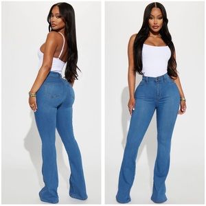 FASHION NOVA Flare Jeans in Medium Blue Wash